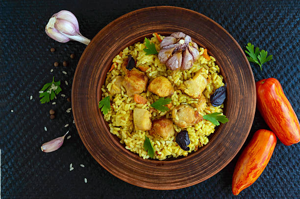 boiled rice with roasted chicken, carrots, spices - asian cuisine close up garlic vegetable imagens e fotografias de stock