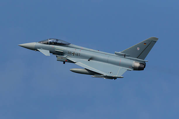 eurofighter ef2000 tajfun na frisian ćwiczenia flag - military airplane military eurofighter typhoon zdjęcia i obrazy z banku zdjęć