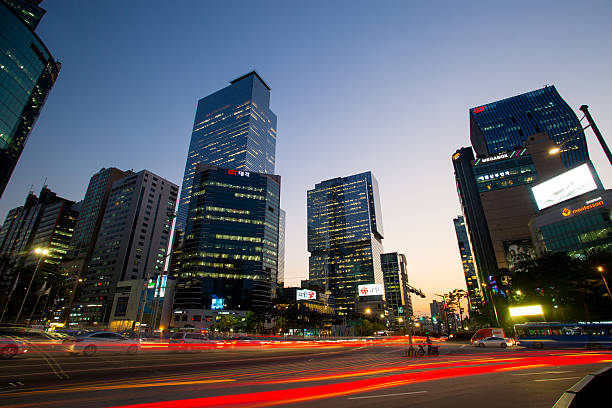 ulice gangnam - street urban scene skyscraper cityscape zdjęcia i obrazy z banku zdjęć