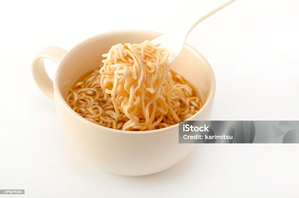 Ramen Istantaneo Noodle - Fotografie stock e altre immagini di Cappuccio -  Cappuccio, Cibo, Cibo precotto - iStock