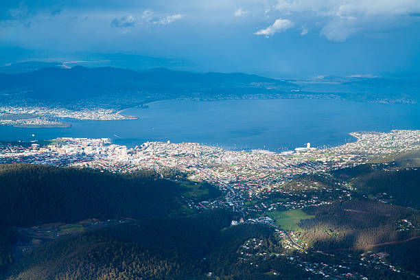 widok z mt wellington nad hobart - derwent river zdjęcia i obrazy z banku zdjęć