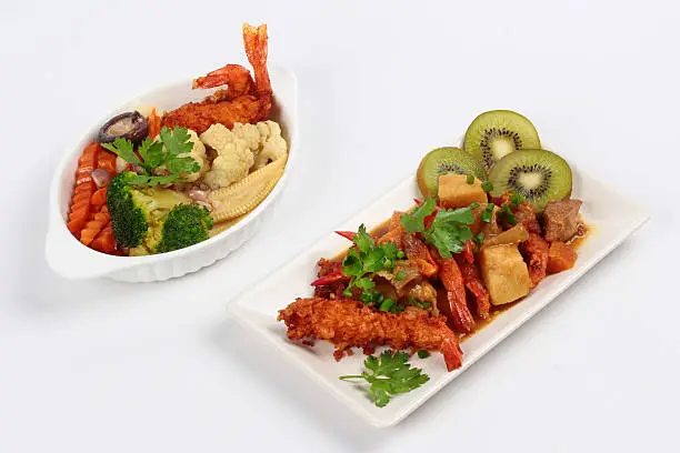 Photo of Deep fried shrimp in  topped yellow curry and fried mixed vegetables.