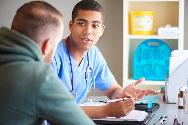 gp and patient chat - clinic men healthcare and medicine doctor imagens e fotografias de stock