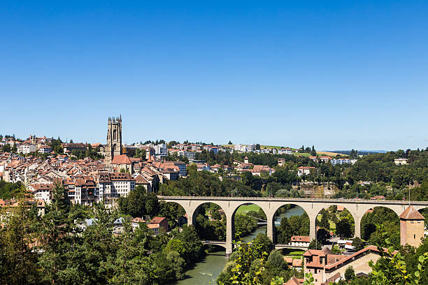 horizonte de friburgo - fribourg fotografías e imágenes de stock