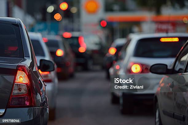 Foto de Semáforos Foco Diferente e mais fotos de stock de Tráfego - Tráfego, Carro, Engarrafamento