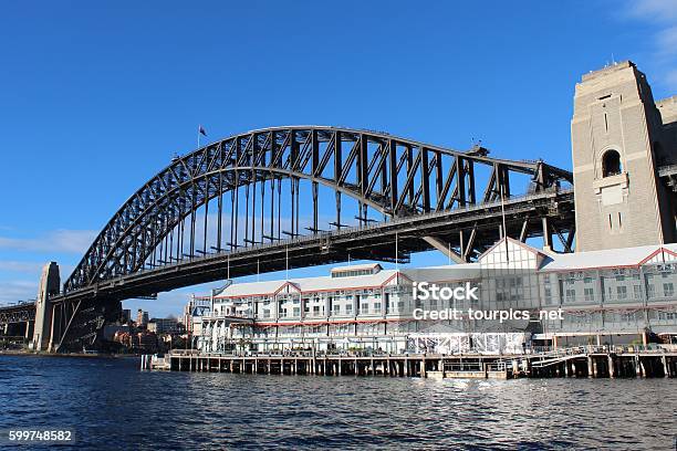 Sydney Harbour Bridge Und Pier One Stockfoto und mehr Bilder von Anlegestelle - Anlegestelle, Australien, Außenaufnahme von Gebäuden