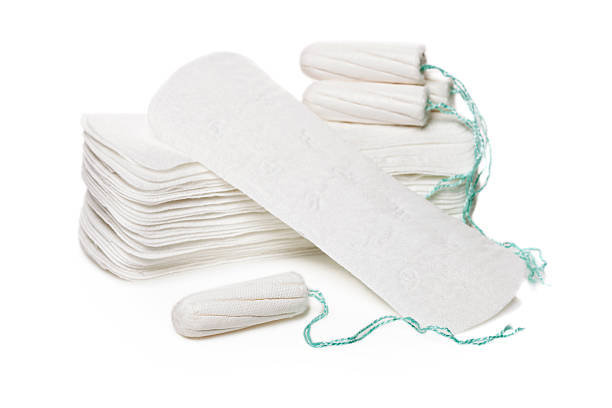 tampones y compresas de algodón - hygienic pad fotografías e imágenes de stock