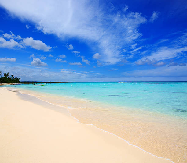 istock Caribbean sea and blue sky. 599751202
