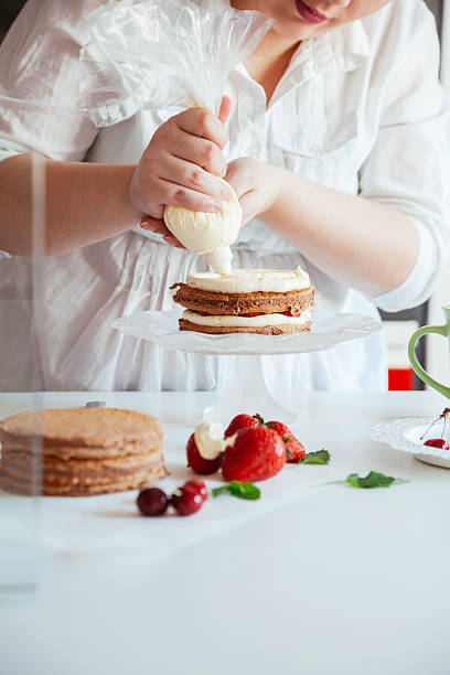 istock Woman Making The Naked Cake 599755840