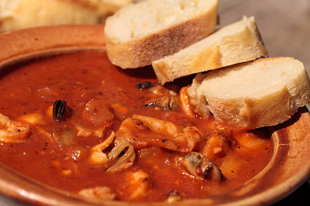 istock Seafood cioppino with French bread 599765356