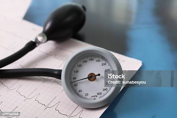 Sphygmomanometer - 血圧計のストックフォトや画像を多数ご用意 - 血圧計, 心電図, X線撮影
