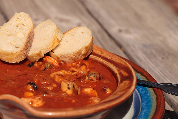 istock Seafood cioppino with French bread 599765652