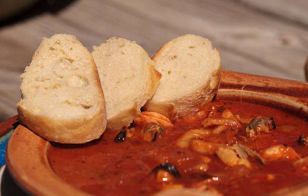 istock Seafood cioppino with French bread 599765688
