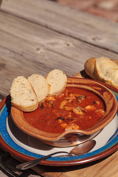 istock Seafood cioppino with French bread 599765756
