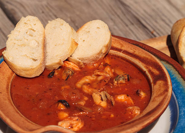 istock Seafood cioppino with French bread 599765814