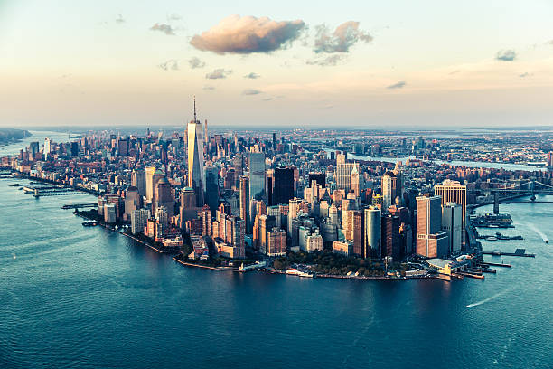 the city of dreams, new york city's skyline at twilight - new york city stockfoto's en -beelden