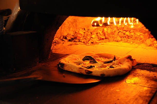 istock Pizza furnace 599769210