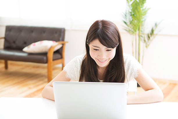 istock Young woman who uses the computer in a room 599776306