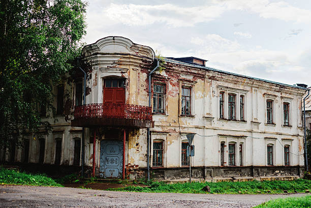 istock old estate Russia 599788760