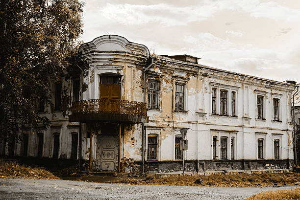 istock old estate Russia 599789294