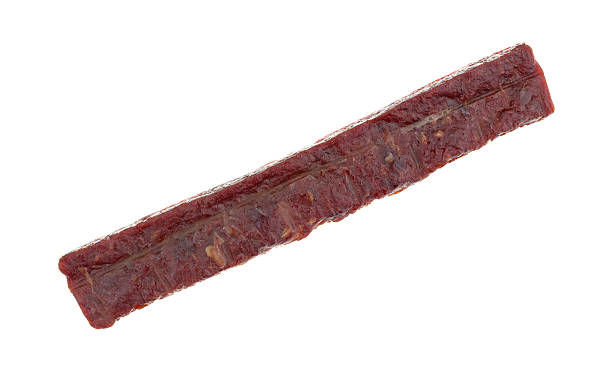 secas de carne de bovino bife num fundo branco - beef jerky meat smoked imagens e fotografias de stock