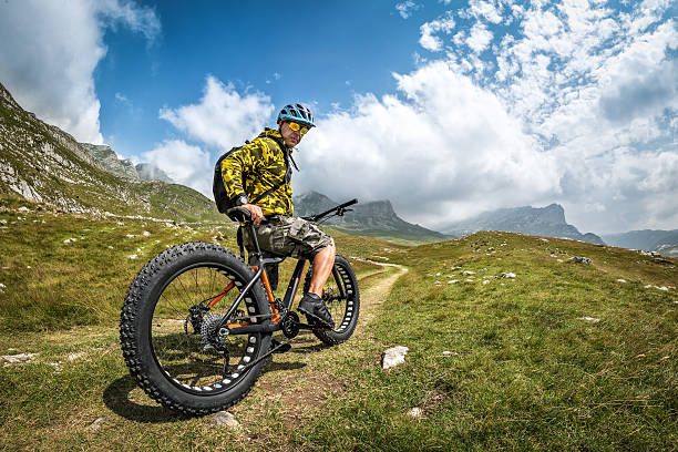 istock Male bicycle rider in the mountains 599887266