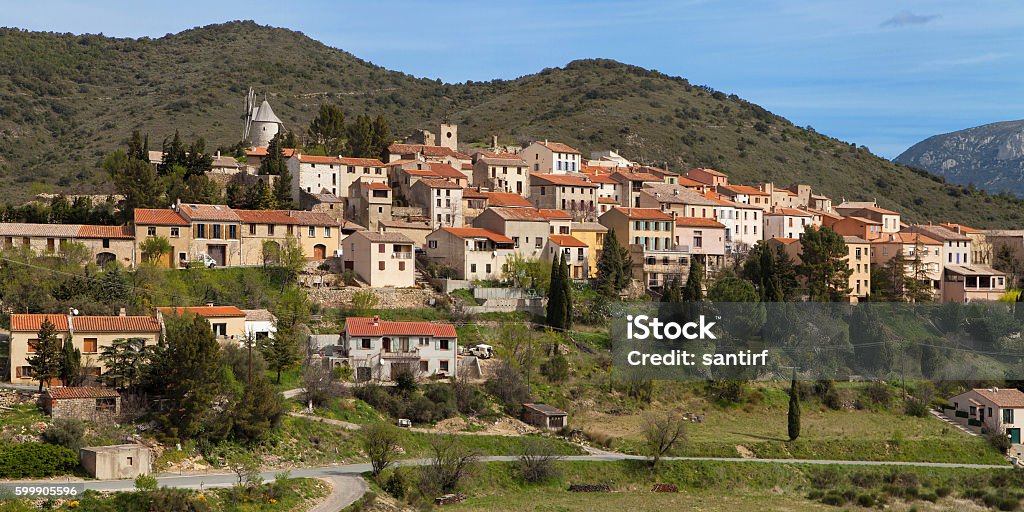 Medieval village of Cucugnan - Royalty-free Aldeia Foto de stock Medieval village of Cucugnan - Royalty-free Aldeia Foto de stock