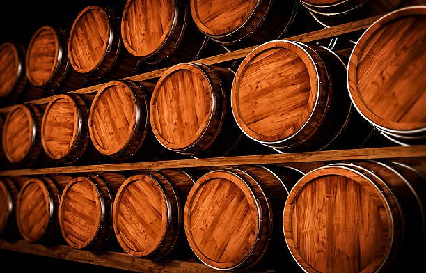 ilustración en barrica de vinificación 3d - whisky barrel distillery hard liquor fotografías e imágenes de stock