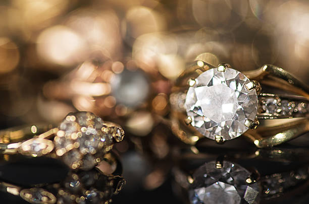 joyas de oro. - anillo joya fotografías e imágenes de stock