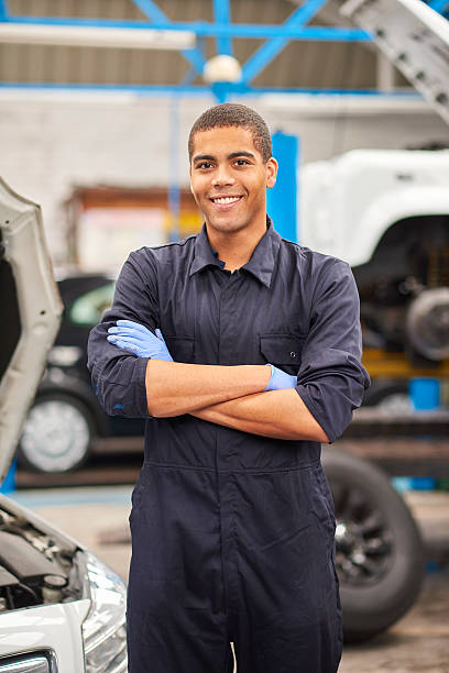 mecânico sorridente - trainee mechanic engineer student imagens e fotografias de stock