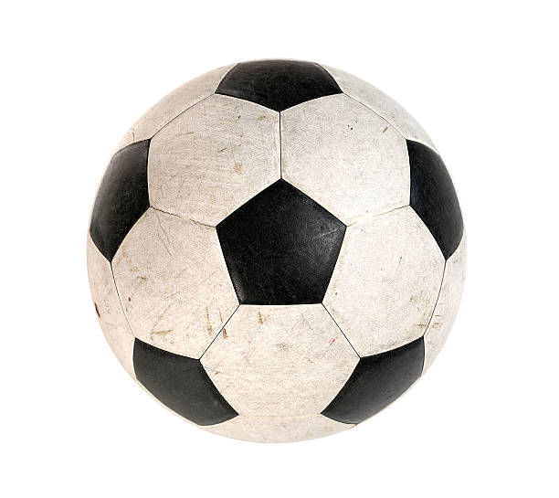 balón de fútbol sucio aislado sobre fondo blanco - portería artículos deportivos fotografías e imágenes de stock