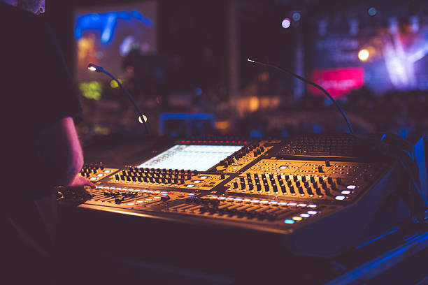 sound mixer on the live performance - computer part audio imagens e fotografias de stock