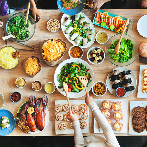 istock Brunch Choice Crowd Dining Food Options Eating Concept 599964450