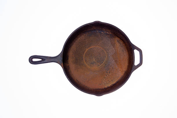 istock Old rusty round cast iron frying pan 599968252