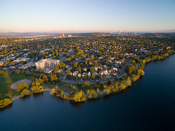 greenlake zachód słońca widok z lotu ptaka - lake washington zdjęcia i obrazy z banku zdjęć