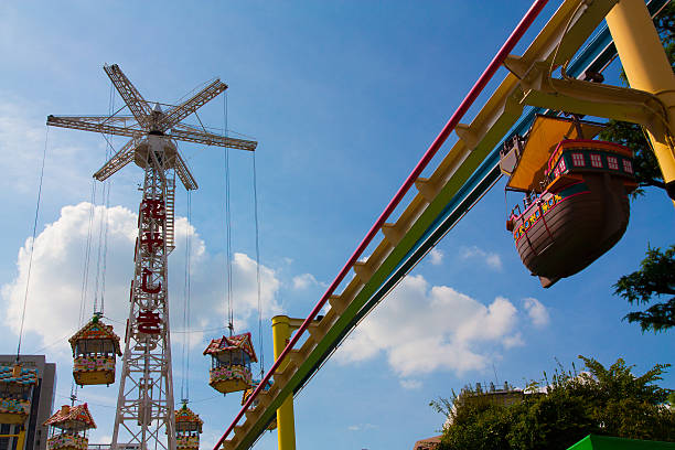 東京の有名な古い遊園地花屋敷 - ferris wheel wheel blurred motion amusement park ストックフォトと画像
