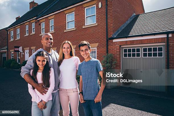 Glückliche Familie Im Freien Stockfoto und mehr Bilder von Familie - Familie, Teenager-Alter, Jugendalter