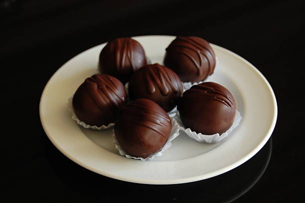 istock Assorted dark chocolate truffles with cocoa powder 600059600
