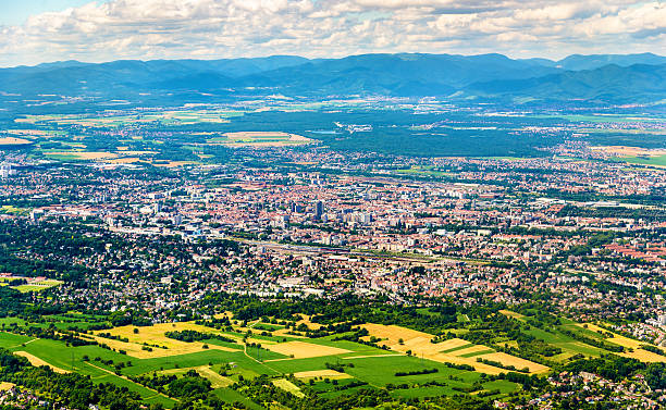 luftaufnahme von mulhouse - haut-rhin, frankreich - mühlhausen stock-fotos und bilder
