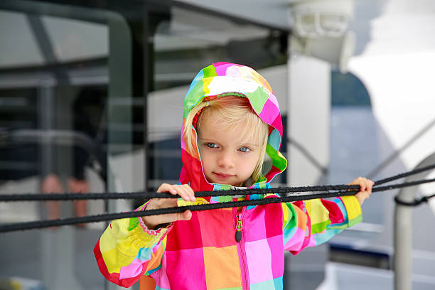 adorable kid looking at water from the touring boat - te anau imagens e fotografias de stock