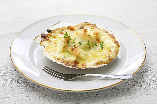 french scallop gratin scallops gratin, french scallop cuisine seafood gratin stock pictures, royalty-free photos & images