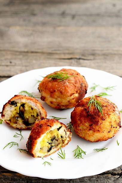 istock Fried meat cutlets stuffed with cheese and fried mushrooms 600089316