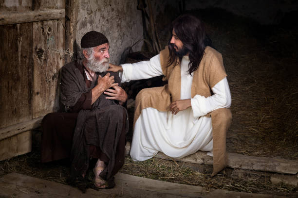 jésus guérissant le vieil homme boiteux - miracle photos et images de collection