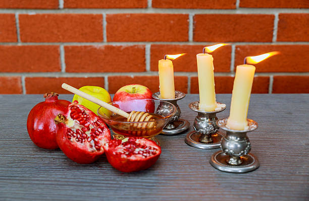 istock Apples, pomegranate and honey Rosh Hashanah 600099004