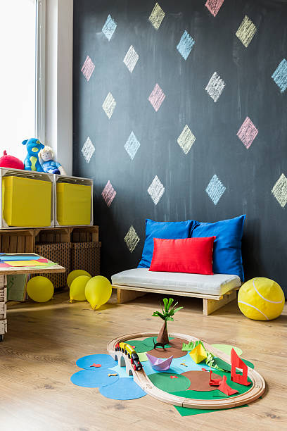 istock Toys on the floor 600099942