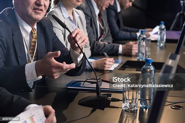 Photo libre de droit de Groupe De Gens Daffaires banque d'images et plus d'images libres de droit de Représentant - Membre du Congrès - Représentant - Membre du Congrès, Réunion, Réunion d'affaires