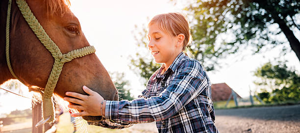 istock Little girl cuddle horse 600136672