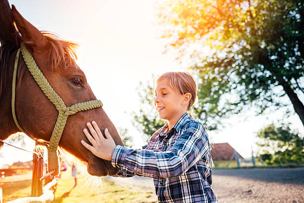 istock Little girl cuddle horse 600136718
