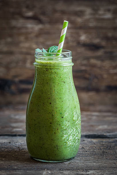 smoothie vert  - milk shake blended drink food and drink photgraph photos et images de collection