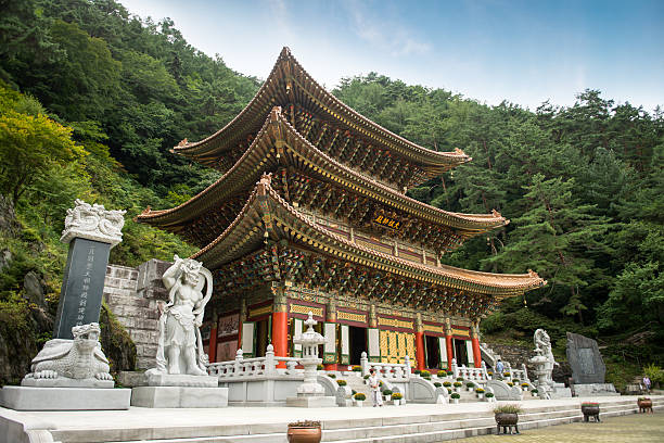 świątynia guinsa w górach sobaek, korea południowa - south korea zdjęcia i obrazy z banku zdjęć